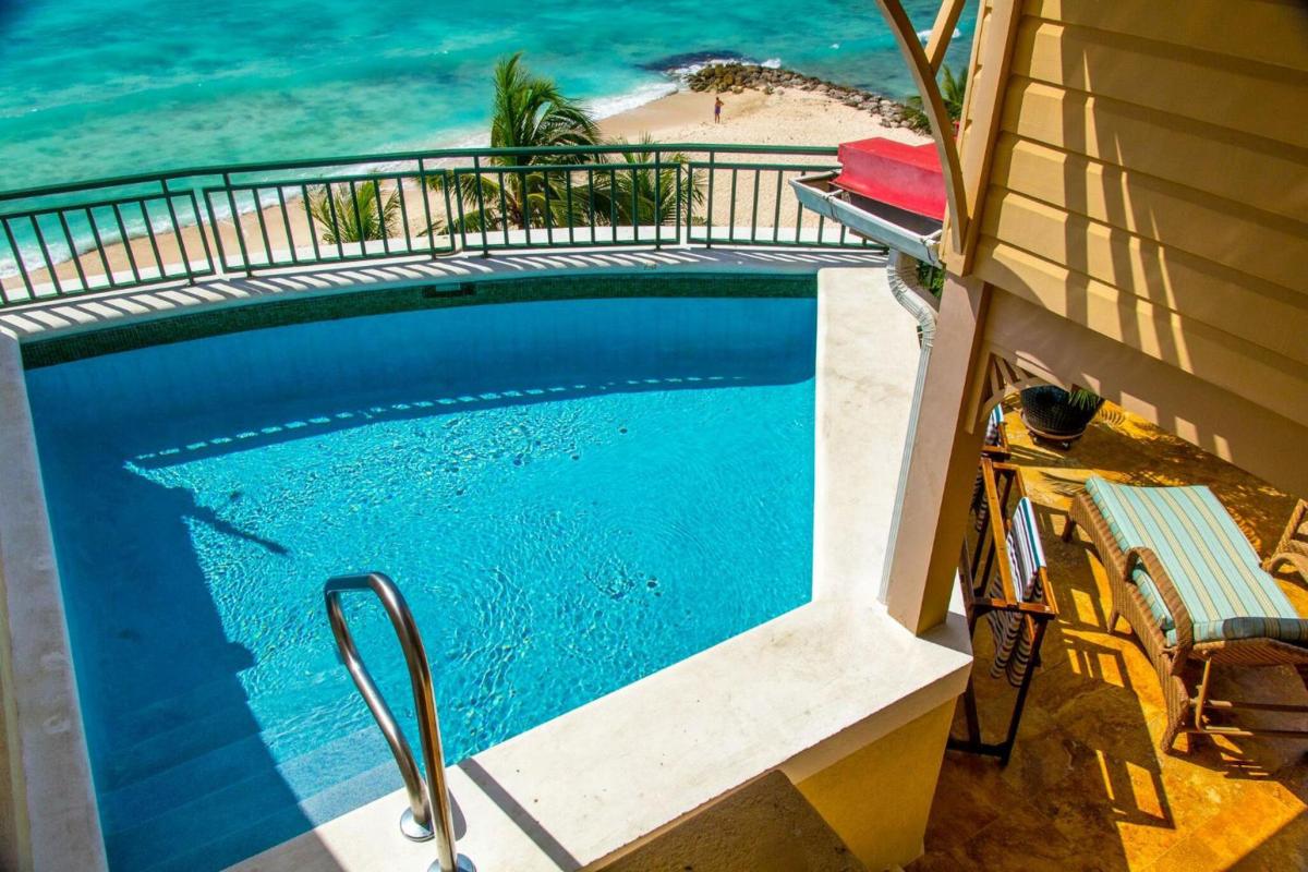 Hotel with private pool - White Sands Beach Condos
