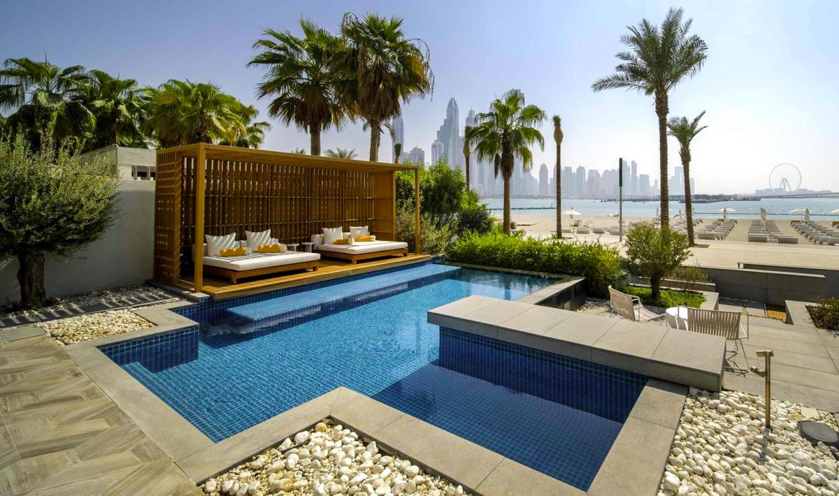 Dubai Luxury Hotel Pool