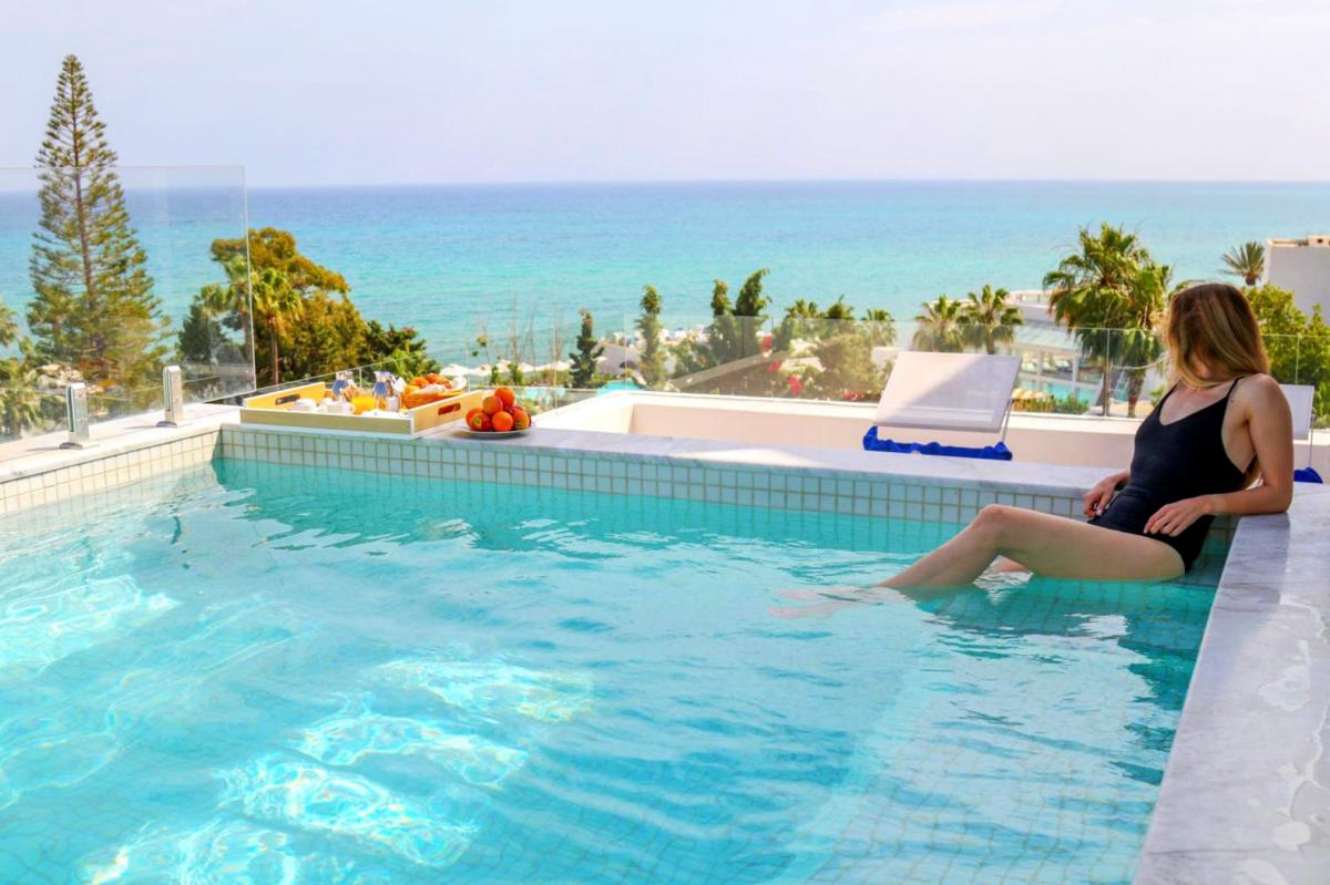 Hotel with private pool - Royal Azur Thalassa