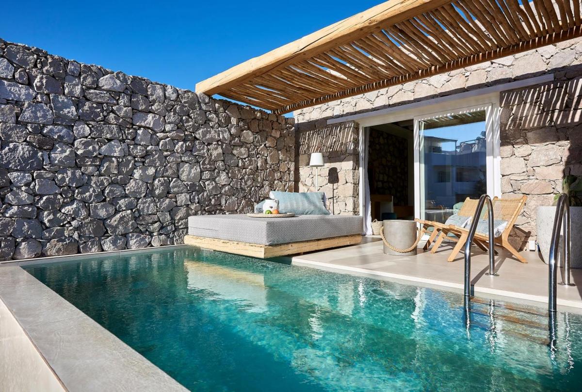 Hotel with private pool - Artemis Seaside Resort