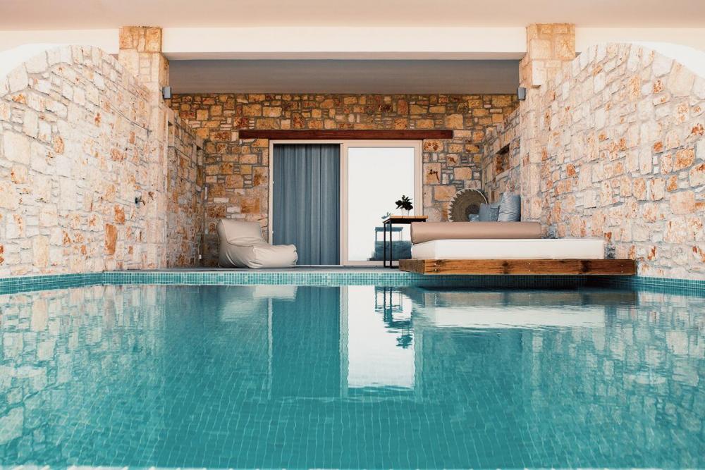 Hotel with private pool - Aliv stone suites & spa