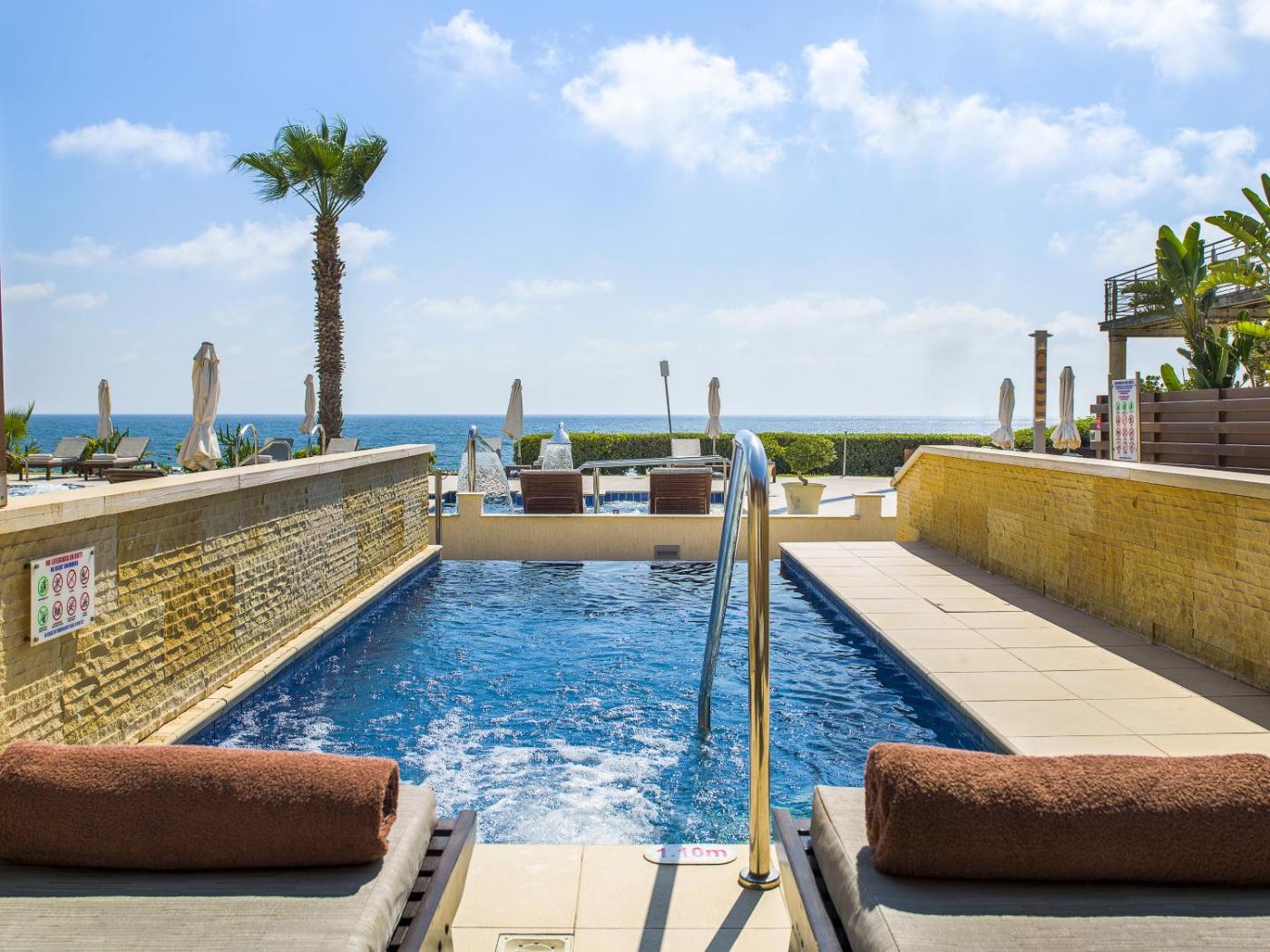 Hotel with private pool - Alexander The Great Beach Hotel