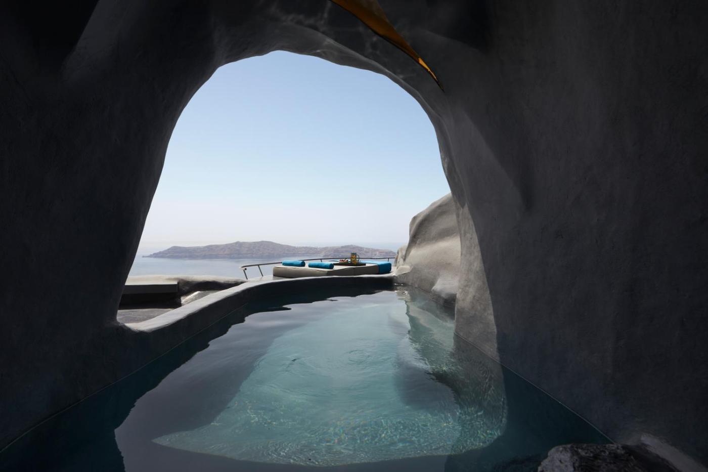 Hotel with private pool - Kivotos Santorini