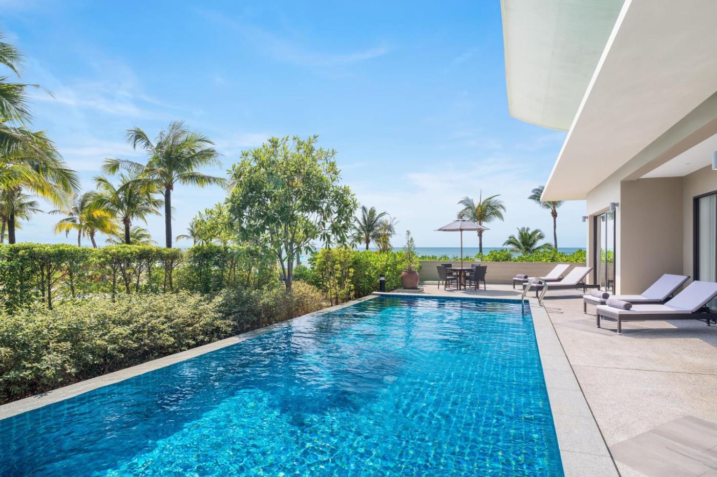 Hotel with private pool - Le Meridien Khao Lak Resort & Spa