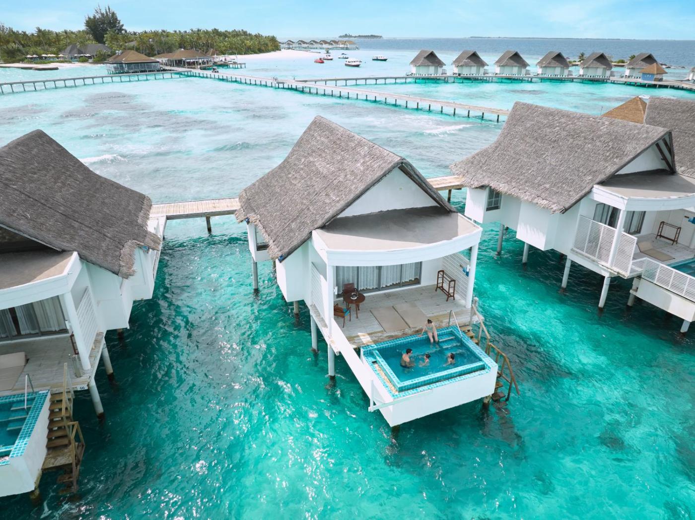 Hotel with private pool - Machchafushi Island Resort & Spa Maldives