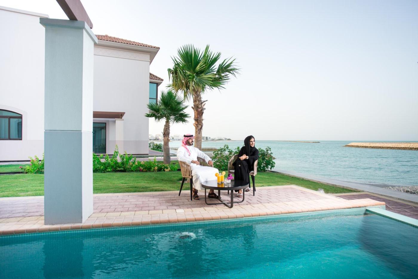 Hotel with private pool - The Grove Resort Bahrain